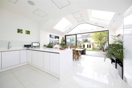 Cambridge Crescent, Teddington, TW11 - Photo 4