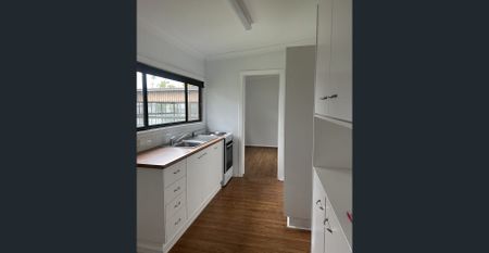 Tidy home located close to town - Photo 4