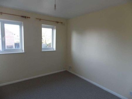 Larchfield Close, Frome, BA11 - Photo 3