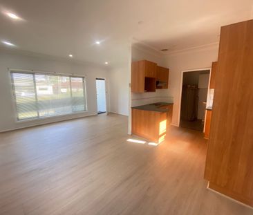 Bright & Modern 3-Bedroom Home for Rent in Colyton !! Perfect for F... - Photo 2