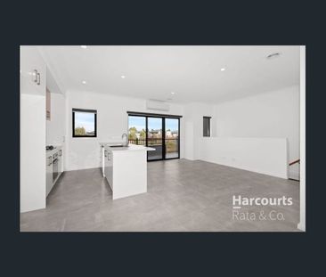 Spacious and Modern 3-Bedroom Home in Wollert - Photo 1