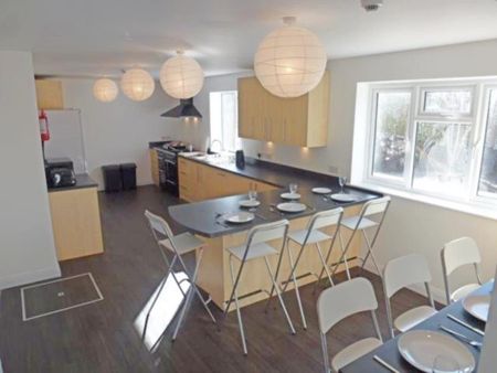 1 bedroom in a house share to rent - Photo 3