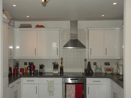 2 bedroom apartment to rent - Photo 2