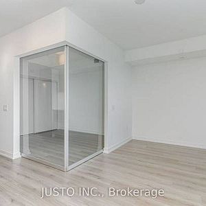 Bloor / Sherbourne Spacious 1Bdrm +Den Modern Kichen Open Concept - Photo 2