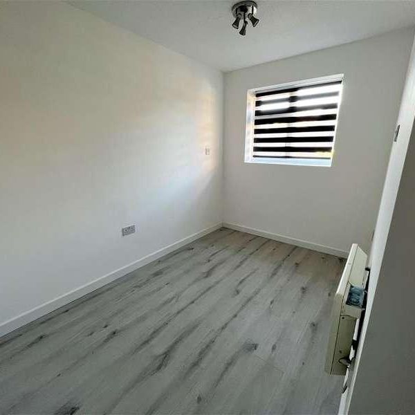 Springwood Crescent, Edgware, HA8 - Photo 1