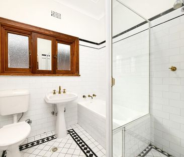 Spacious Living in a Convenient Ashfield Position - Photo 3