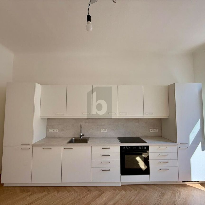 ERSTBEZUG NACH SANIERUNG - SONNIGE ALTBAUWOHNUNG - Foto 1