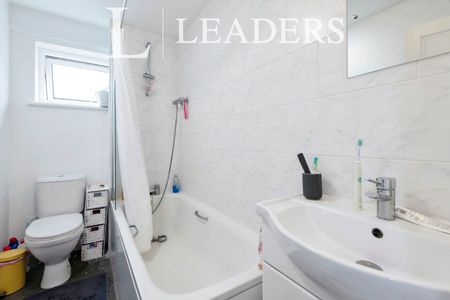 2 bedroom house to rent Keats Way, Hitchin, Hertfordshire, SG4 - Photo 2