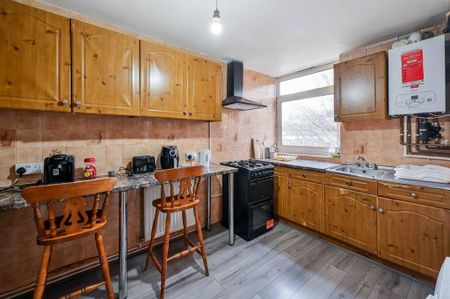 3 bedroom flat to rent - Photo 2