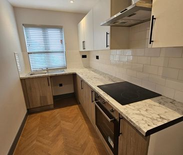 Studio Flat, Knights Hill, SE27 - Photo 1
