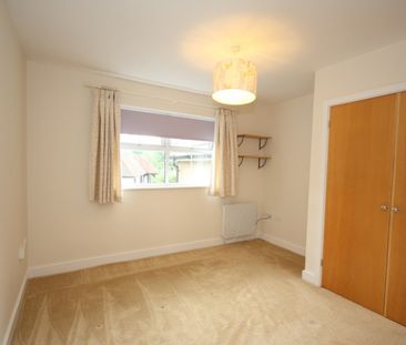 Oriental Road, Woking - Photo 2