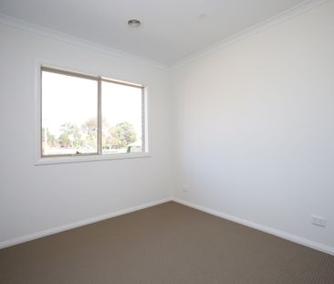 Spacious&comma; Central and Ready to Enjoy&excl; - Photo 2