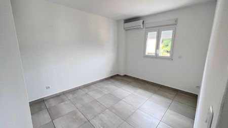 Location Appartement 3 pièces 78m² LA TRINITE 97220 - Photo 2