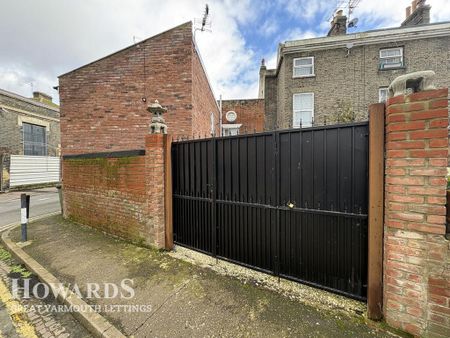 2 bedroom end of terrace house to rent - Photo 2