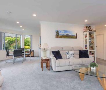 Large Village Charmer - Photo 5