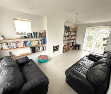 2 bedroom end of terrace house to rent - Photo 3