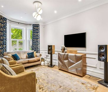 A spectacular five bedroom townhouse with garage in the heart of Ba... - Photo 4