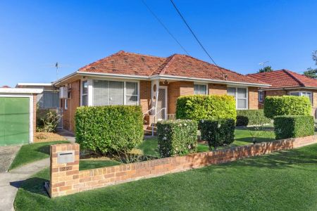 Updated Family Home Located In Moorefield Estate - Photo 3