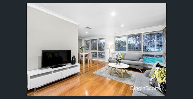 PERFECT FAMILY HOME IN GLEN WAVERLEY! - Photo 1