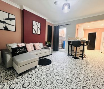 BEDROOM 4 – SMALL DOUBLE OFF SUITE - Photo 1