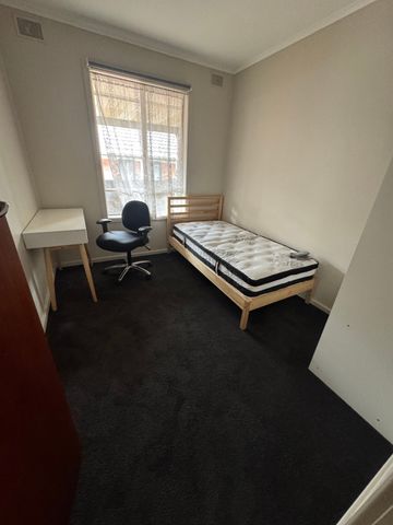 Surrey Downs - Photo 4