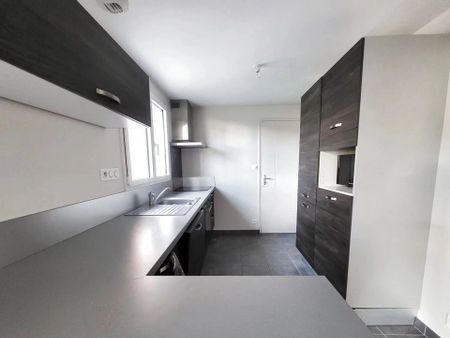 Location Maison 5 pièces 130 m2 à Châteaubourg - Photo 3