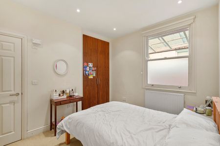 2 Bed Flat, Wendell Road, W12 - Photo 3