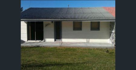 2 Bedroom, 1 bath Home in Glenorchy - Pet friendly - Photo 3