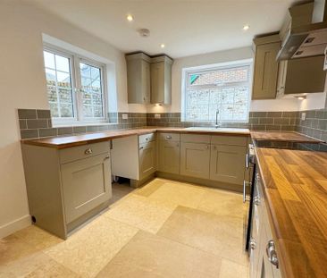 3 bedroom terraced house to rent - Photo 1