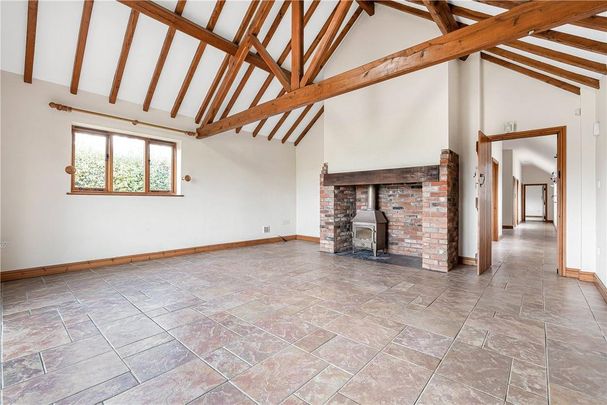 4 bedroom barn conversion to rent - Photo 1