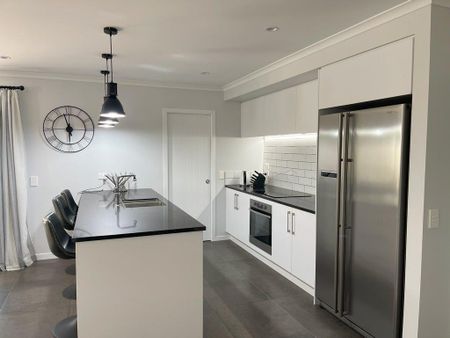 Executive Four Bedrooms in Papamoa - Papamoa - Photo 3