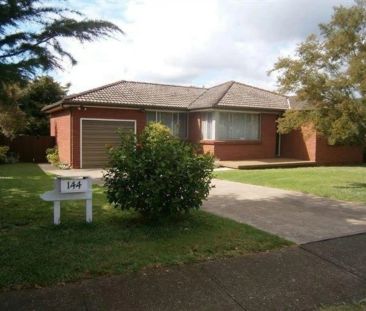 “Freshly painted with newly polished timber floorboards” - Photo 6