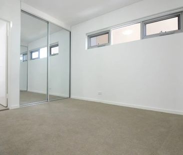 Modern 2 Bedroom Apartment in the heart of Homebush - Photo 2