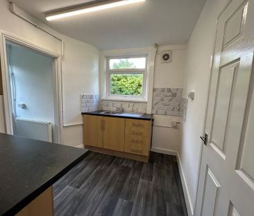 2 bedroom semi-detached house to rent - Photo 4