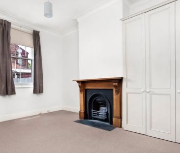 Character, Courtyards & City Buzz – All in One Richmond Package! - Photo 2