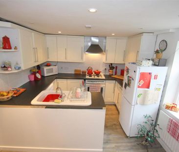 3 bedroom flat to rent - Photo 6