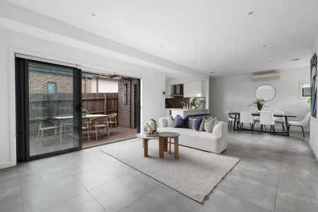 1/39 Neville Street, Box Hill South VIC 3128 - House For Rent | Domain - Photo 2