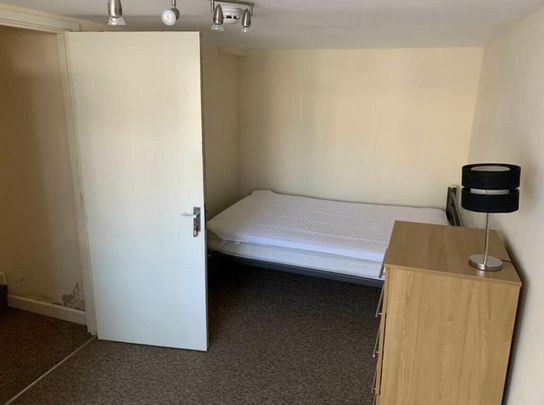 6 bedroom house to rent - Photo 1