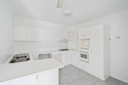 Top floor apartment with balcony in Parramatta Park - Photo 2