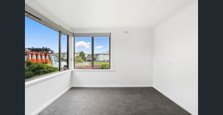 Beautifully Updated 3-Bedroom Home Minutes from Launceston CBD - Photo 3