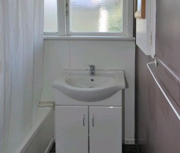 Spacious Three-Bedroom Home Close to Local Amenities - Fordlands - Photo 3