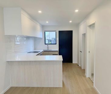 Brand-New Townhouse – Modern Style and Smart Design - Photo 6