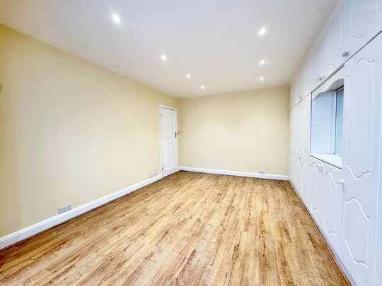 4 bedroom semi-detached house to rent - Photo 1