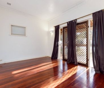 Charming Floreat Family Home - Photo 4