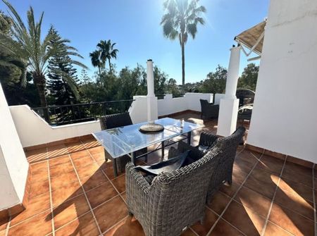 Alquiler de chalet adosado en Calle Sirio - Photo 5