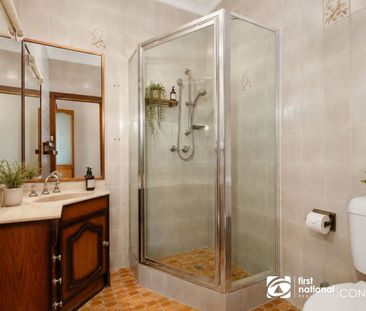 CHARMING HOME IN THE HEART OF WINDSOR!! - Photo 4