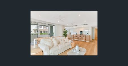 Bright, Breezy and Steps from the Sea - Photo 4