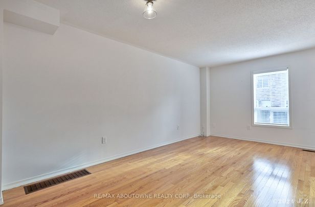 Townhouse For Lease | W8138970 - Photo 1