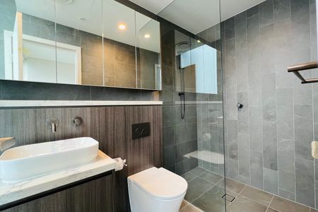 Modern 2-Bedroom Apartment with Premium Amenities in Sydney Olympic Park - Photo 3