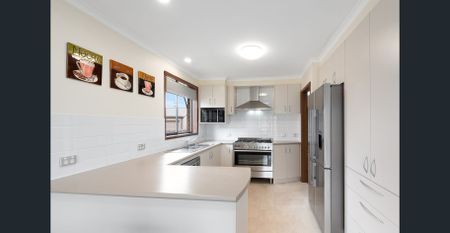 Charming Family Home in a Quiet, Convenient Location - Photo 5